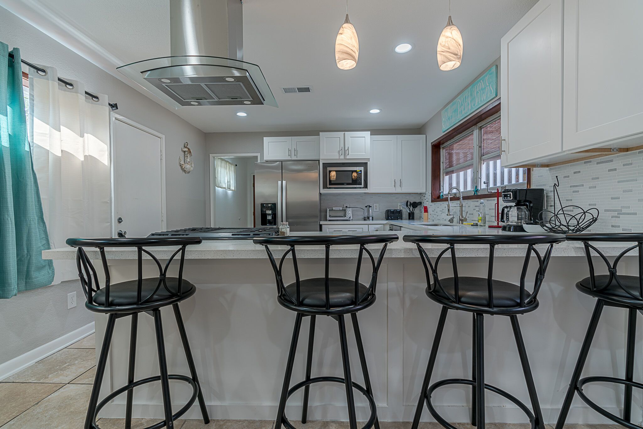 Salt Life -enjoy the courtyard in center of home! Perfect home for Mardi Gras🎉S