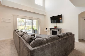 Smart TV, chimenea, videojuegos y futbolito