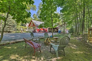 Terrace/patio - Lovely Roscommon Cabin < 3 Mi to Higgins Lake! (Roscommon)