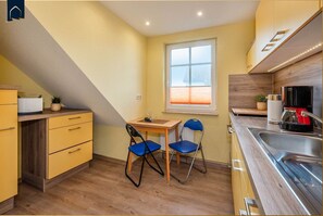 Unclassified image, 2 of 32, button