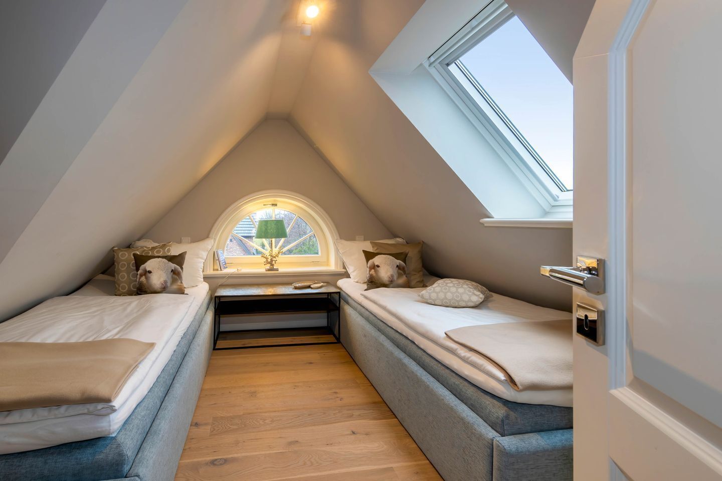3 bedrooms, in-room safe, desk, iron/ironing board