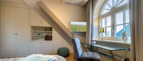 3 Schlafzimmer, Zimmersafe, Schreibtisch, Bügeleisen/Bügelbrett