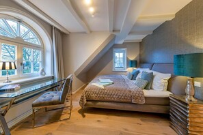3 bedrooms, in-room safe, desk, iron/ironing board