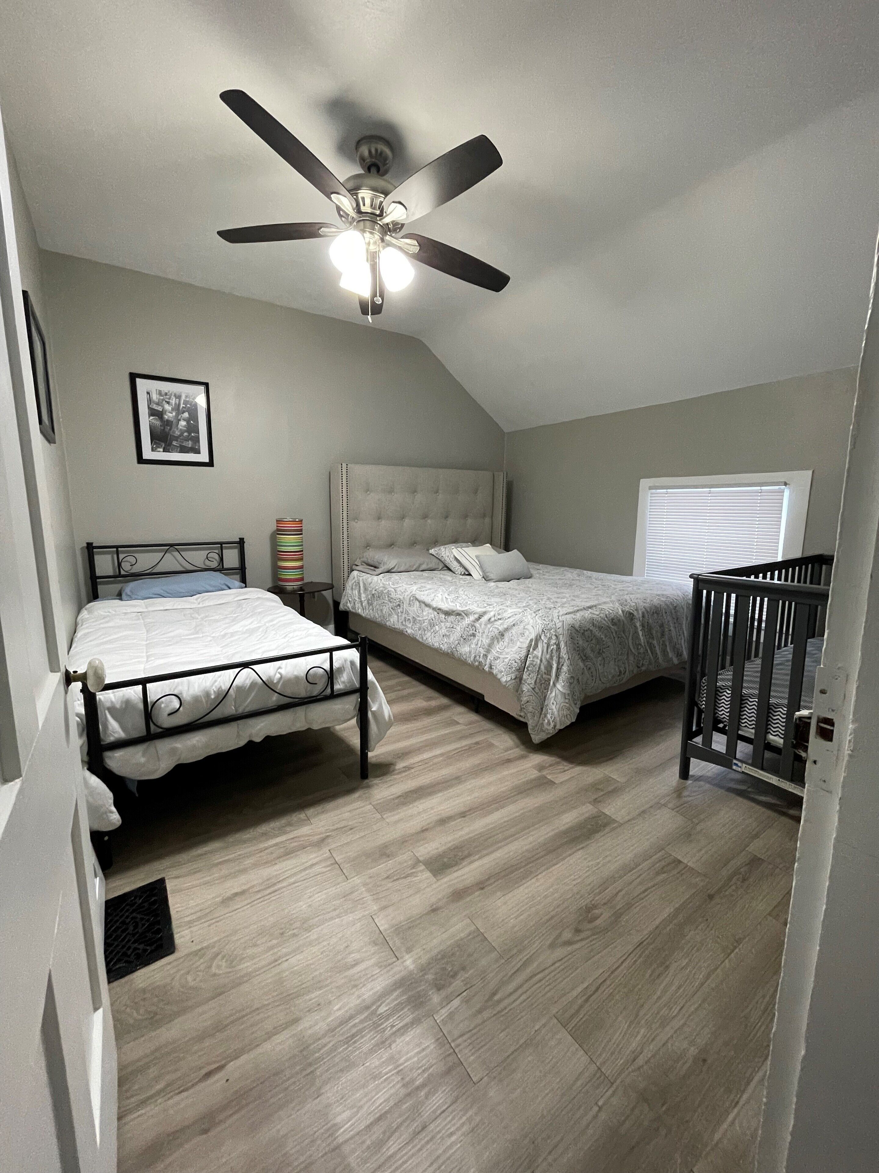 3 bedrooms, iron/ironing board, free WiFi, bed sheets