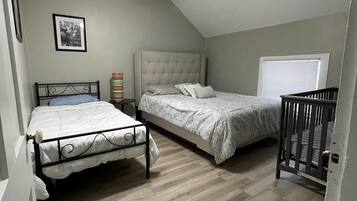 3 bedrooms, iron/ironing board, free WiFi, bed sheets