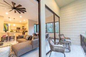 Smart TV - 3 Toed Abode 3 bedroom in Manuel Antonio Center (Quepos)