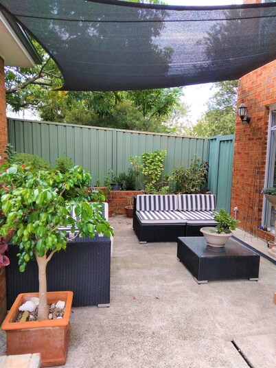 Lakeside self-contained room with private entry - 1 min from Wangi jetty