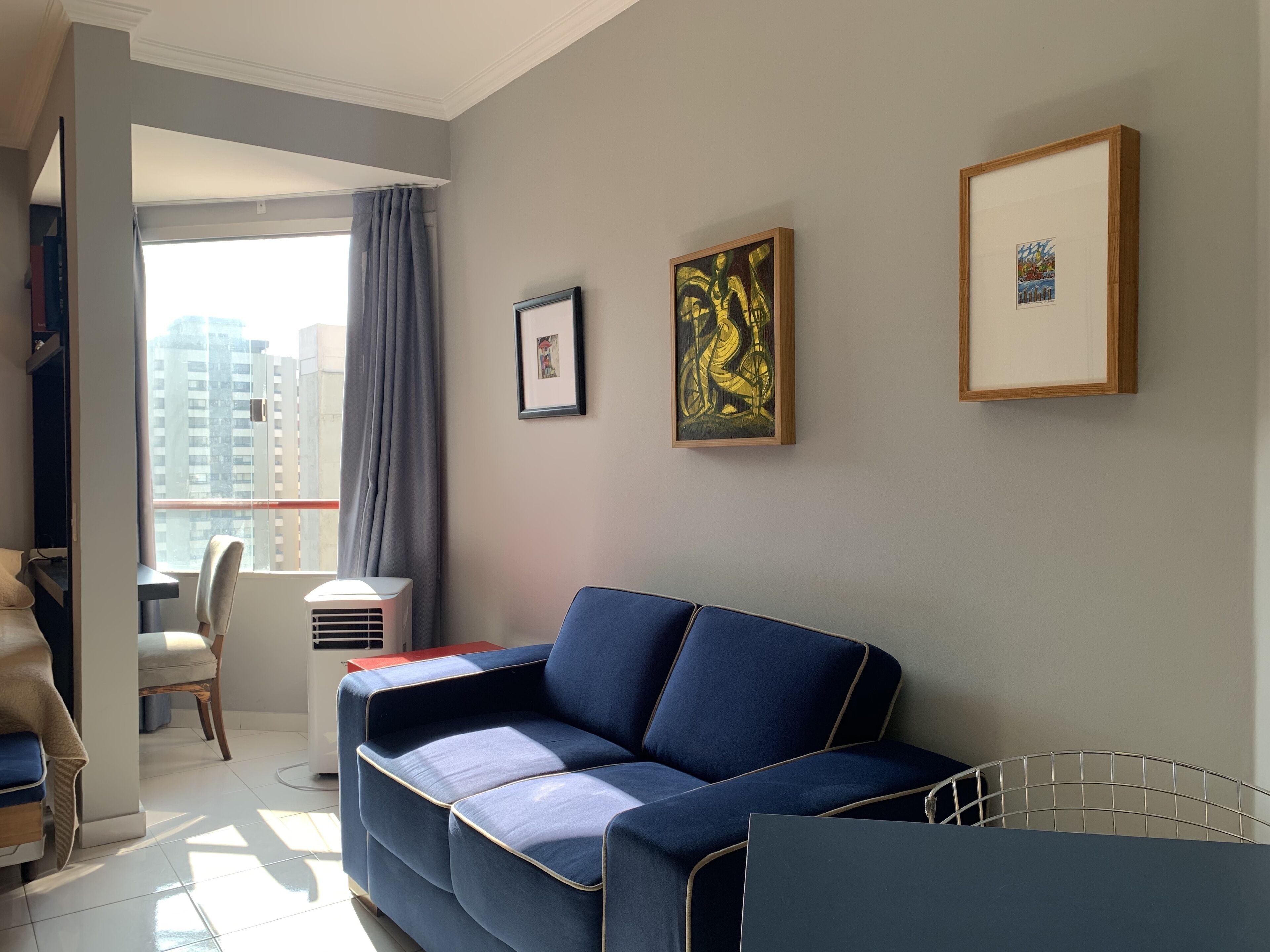 Estúdio urbano | Área de estar | TV de tela plana 40 polegadas com canais digitais, TV