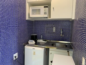 Estudio City | Cocina privada | Microondas, placa de cocina, cafetera o tetera y tostadora