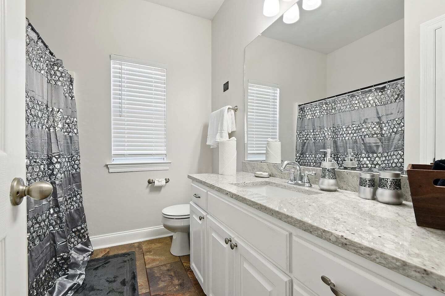 Just minutes from LSU, SU & Downtown Baton Rouge!