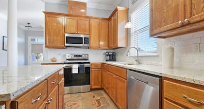 Just minutes from LSU, SU & Downtown Baton Rouge!