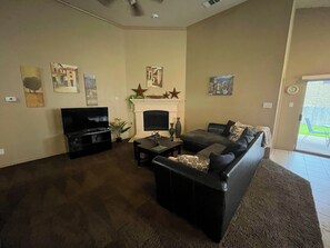 TV - Cozy hm near Texas ranger stadium (Arlington)