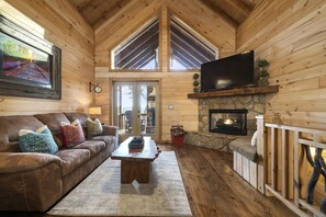 Smart TV, fireplace - NEW! Private Mountain Cabin in Gated Community w/ Mtn Views, Hot Tub & Game Room (Morganton)