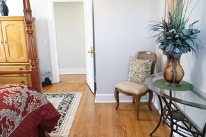 4 bedrooms, desk, iron/ironing board, free WiFi