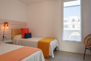 3 bedrooms, in-room safe, iron/ironing board, travel cot