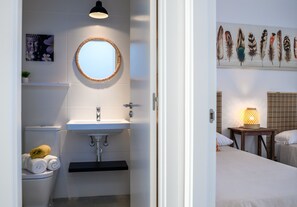 3 chambres, coffres-forts dans les chambres, bureau