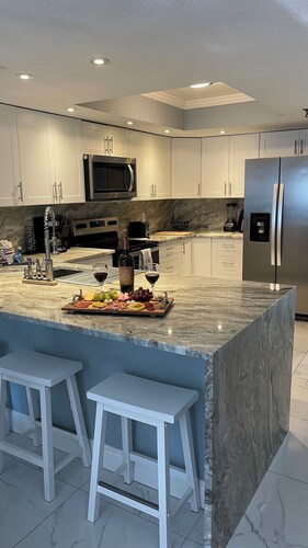 Great apartment w/ Beach view & Heather pool.