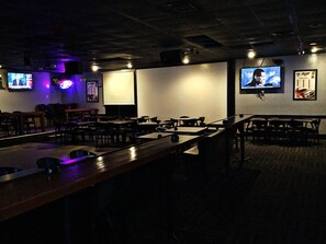 Bar (on property) - APM Inn and Suites Jacksonville (Jacksonville)