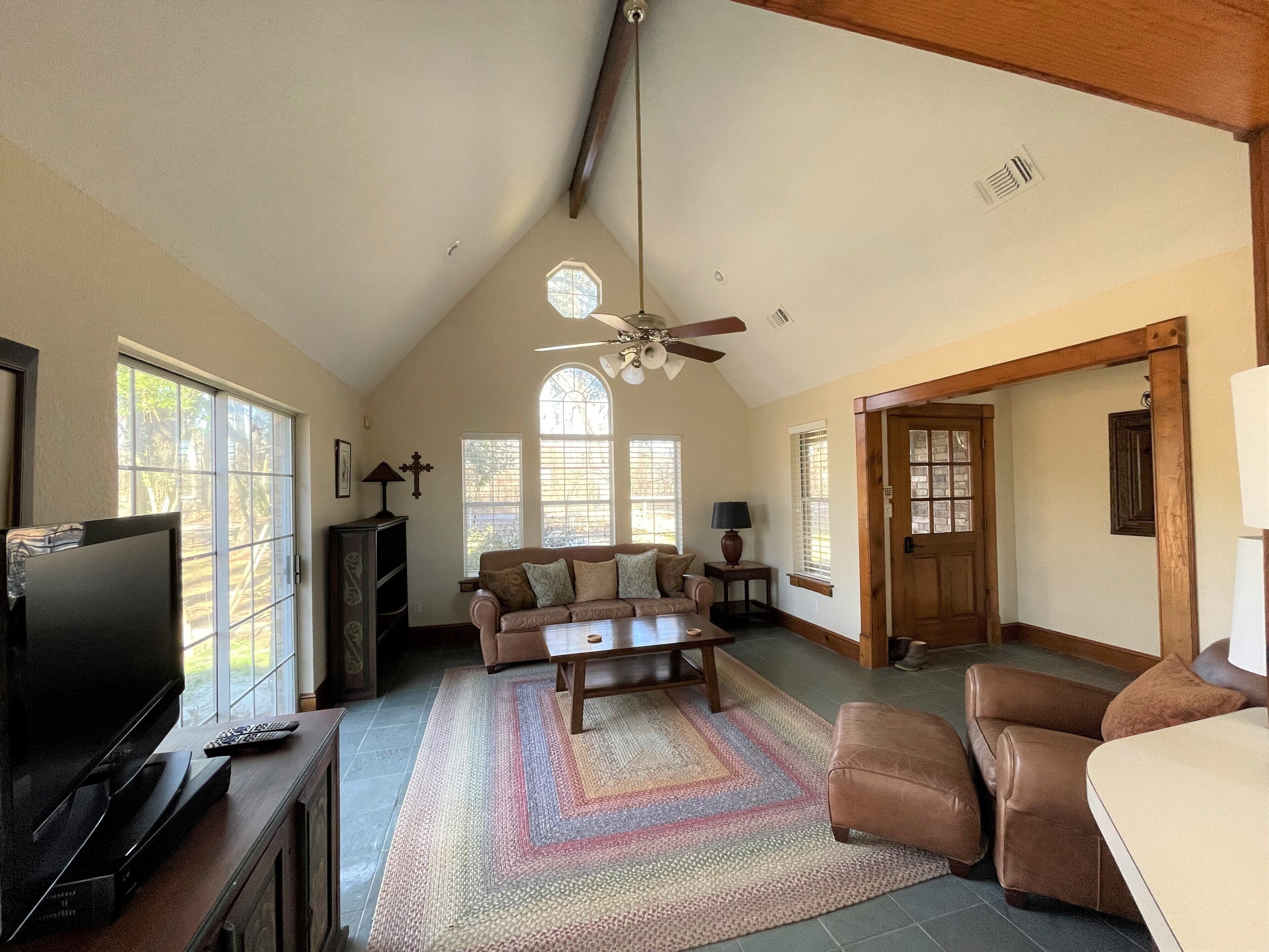 Country Cottage Getaway, Close to Wedding Venues