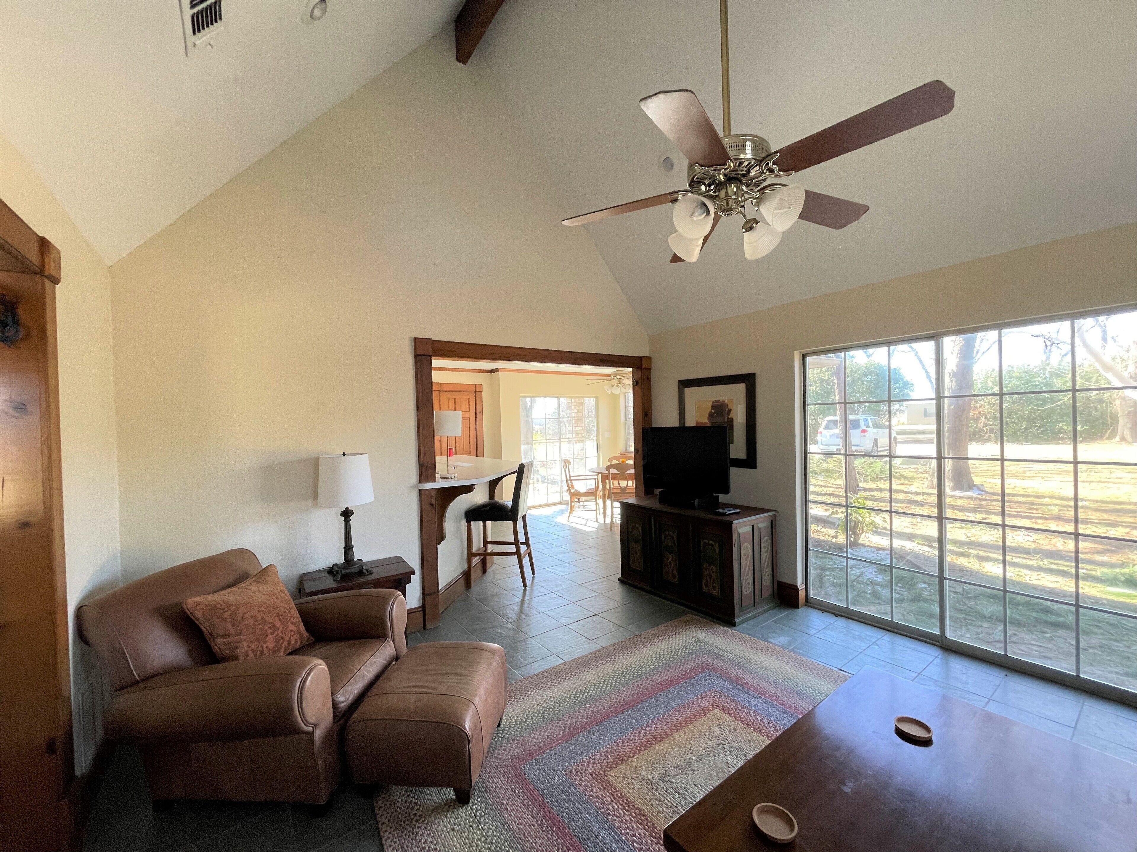 Country Cottage Getaway, Close to Wedding Venues