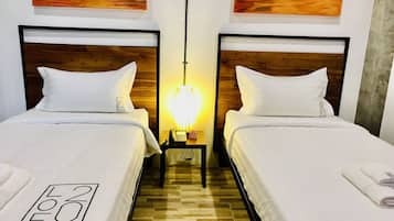 書桌、手提電腦工作空間、遮光窗簾/窗簾、免費 Wi-Fi