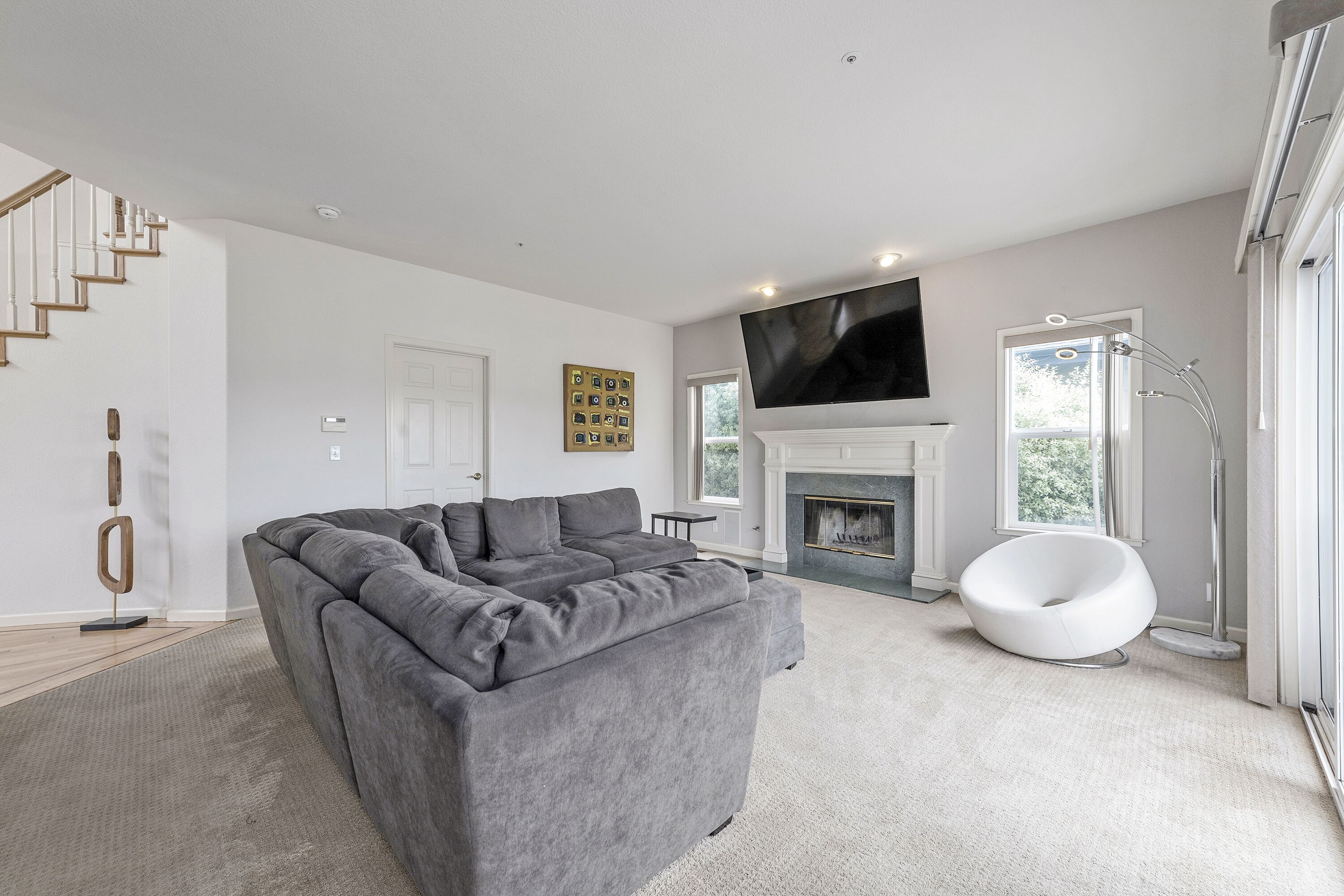 Beautiful Beach House. Just blocks from the beach and restaurants.