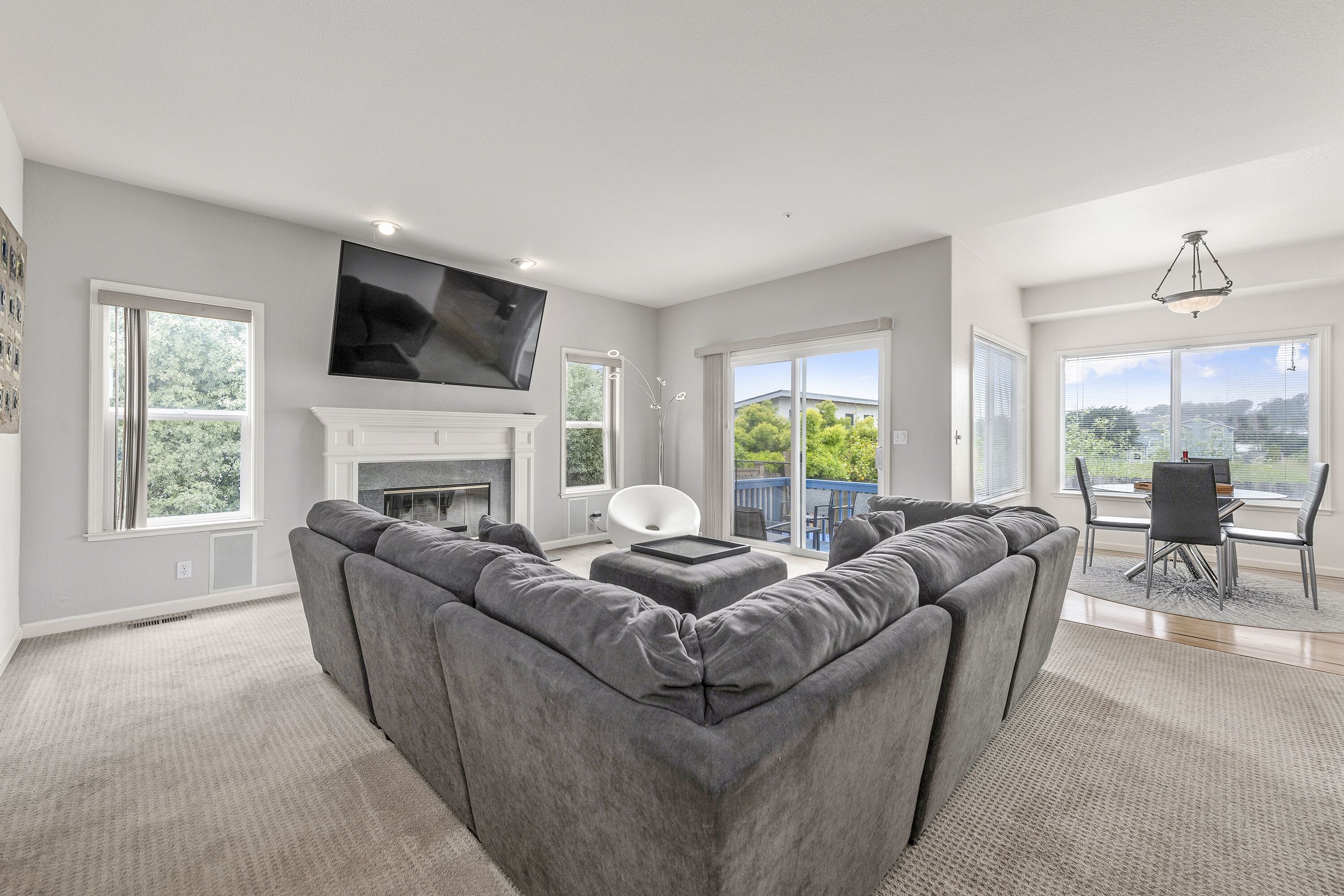 Beautiful Beach House. Just blocks from the beach and restaurants.