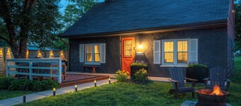 Cozy eclectic cottage where you can reconnect and unwind, designed for couples.