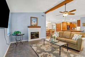 Casa (1410 SW 18Th Ter) | Exterior