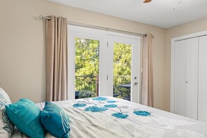8 bedrooms, desk, iron/ironing board, travel crib
