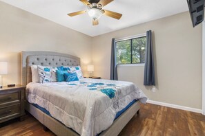 8 habitaciones, escritorio y tabla de planchar con plancha