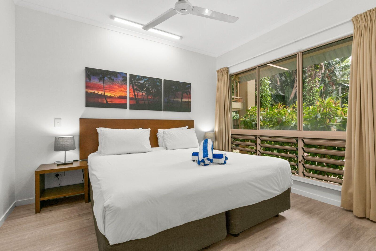 Palm Cove Oceanfront Resort Two-Bedroom Apartment — image 9