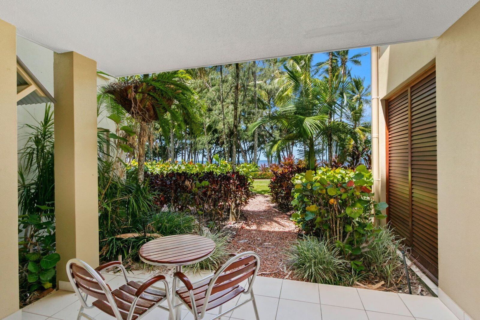 Palm Cove Oceanfront Resort Two-Bedroom Apartment — image 13