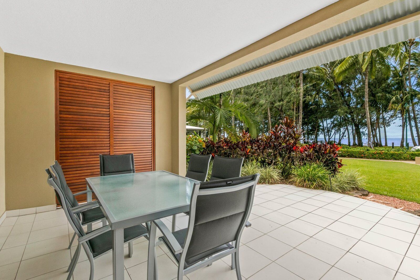 Palm Cove Oceanfront Resort Two-Bedroom Apartment — image 5
