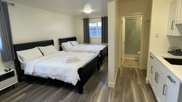 1 bedroom, desk, blackout curtains, soundproofing