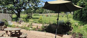 2 Bed Cottage - Sleeps 4 - Garden, Pets, Wifi