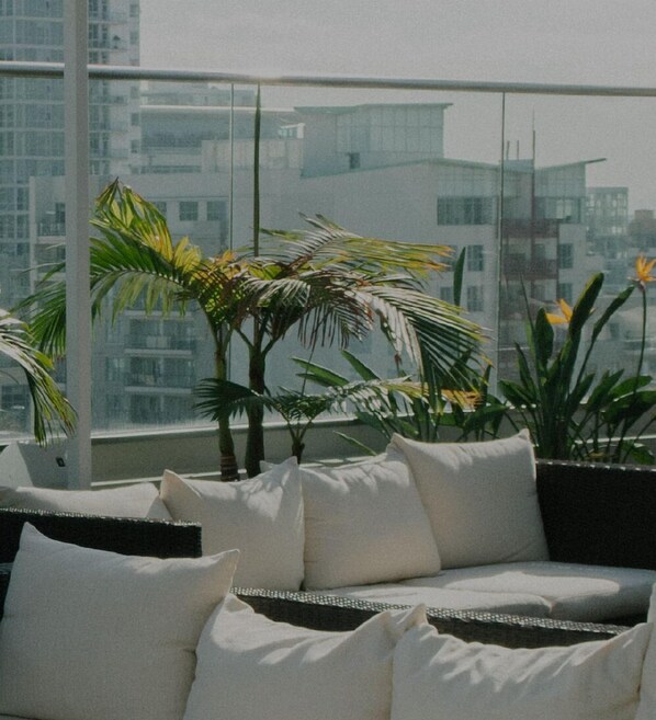 Property grounds - Modern Streeterville Studio w/ Pool & Dog Run, near Beach, by Blueground (Chicago)