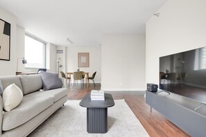 TV, stereo - Deluxe Streeterville 1BR w/ Gym & Pool, close to Beach, by Blueground (Chicago)