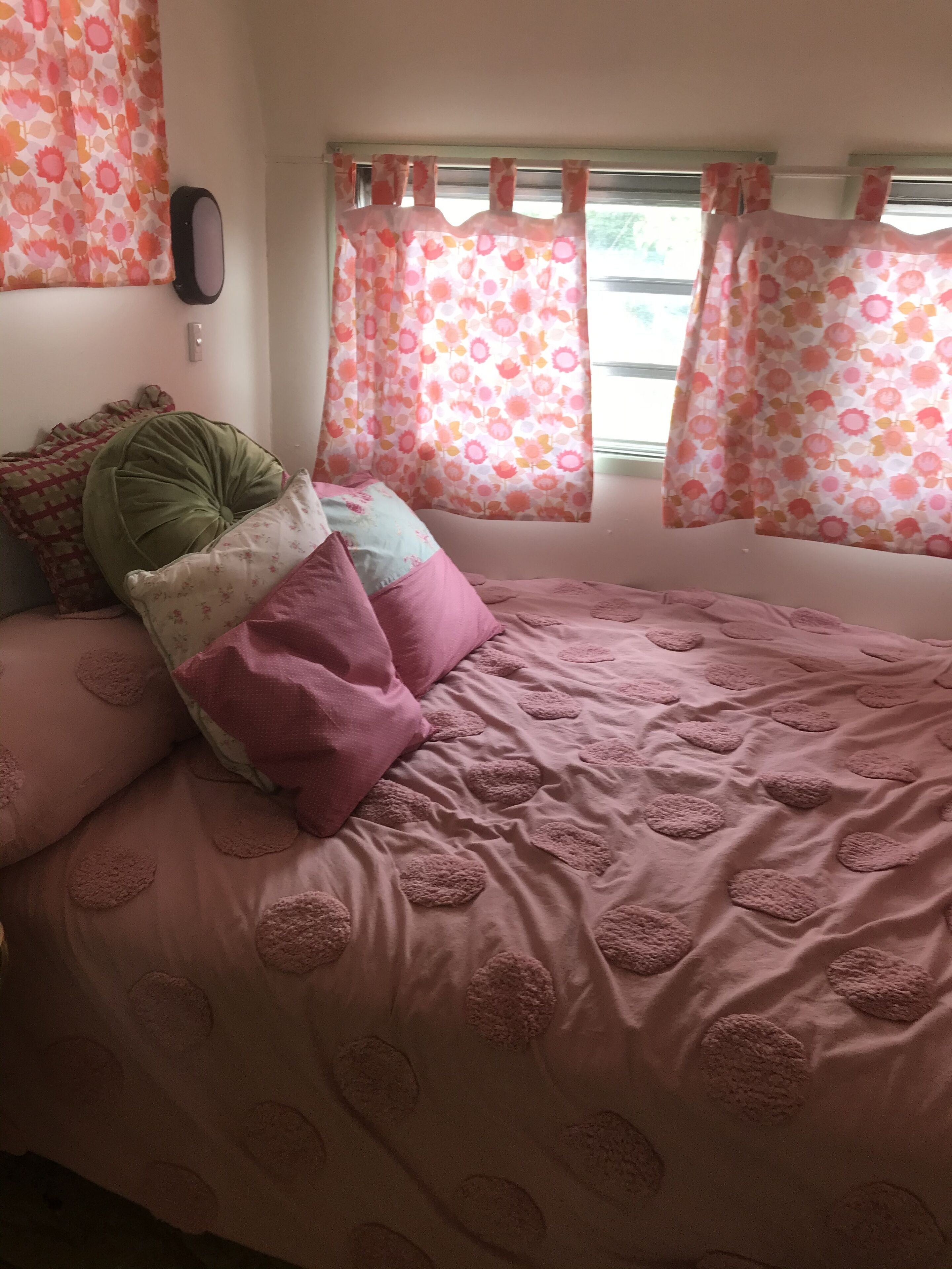 Newly Renovated Retro CARAVAN near Castlemaine