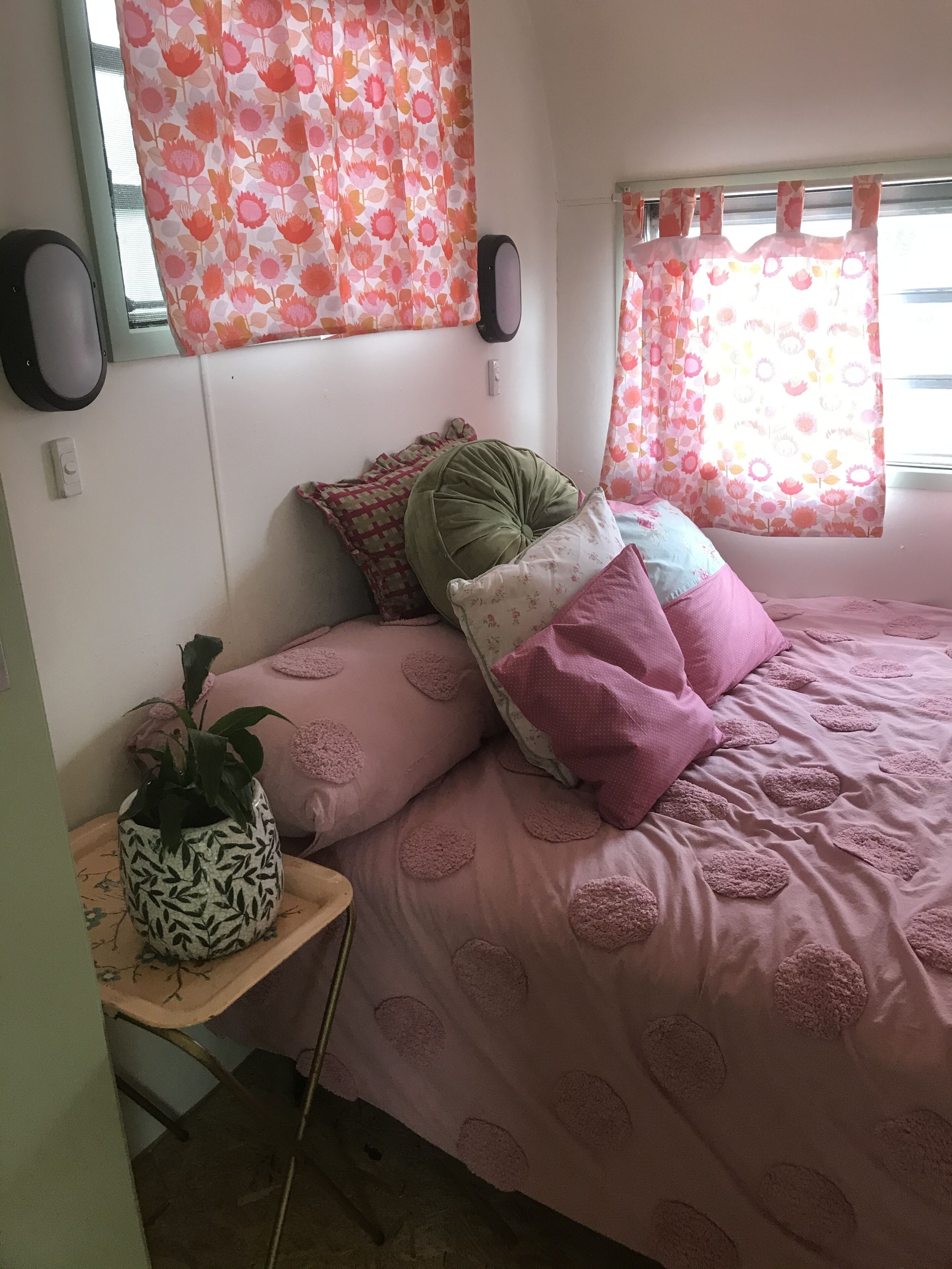 Newly Renovated Retro CARAVAN near Castlemaine