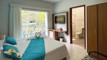 Quarto luxo | Roupas de cama premium, frigobar, escrivaninha