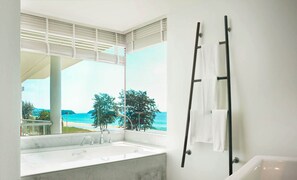 Badekar, hårføner, håndklær og såpe