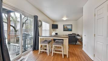 Duplex, Private Bathroom, Mountain View (230- Downstairs) | Restoran