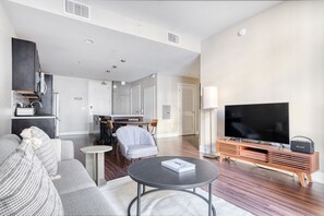 Télévision, chaîne hi-fi