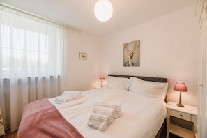 2 bedrooms, iron/ironing board, free WiFi, bed sheets
