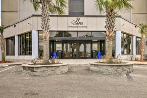 Exterior detail - Remodeled Oceanfront Condo in Myrtle Beach! (Myrtle Beach)