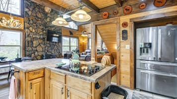 Fridge, microwave, stovetop, dishwasher