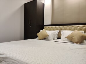 1 bedroom, iron/ironing board, WiFi, bed sheets - Premium 1 Bedroom Kitchen (302) (Navi Mumbai)