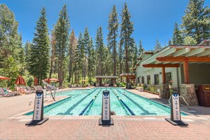 Pool - Snowbird at Northstar - w/ Hot Tub, Free Ski Shuttle, Dog OK HOA Amenities (Truckee)