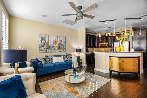 Smart TV, fireplace